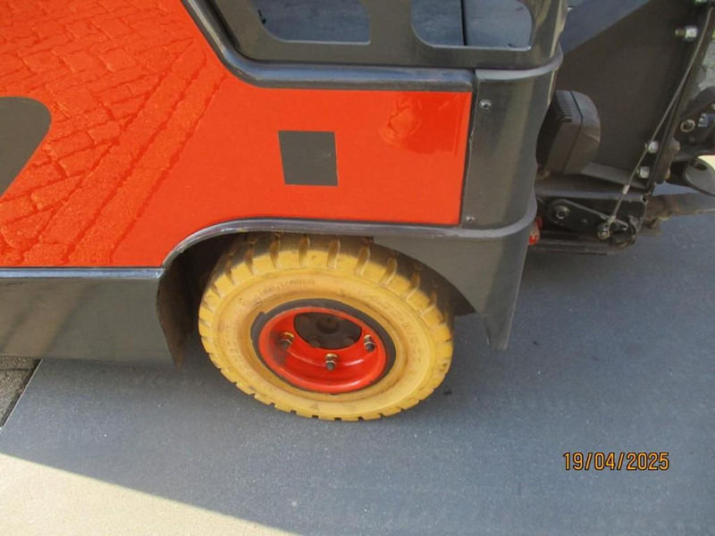 Linde P 60 - Tow tractor: picture 4 Linde P 60 - Tow tractor: picture 4