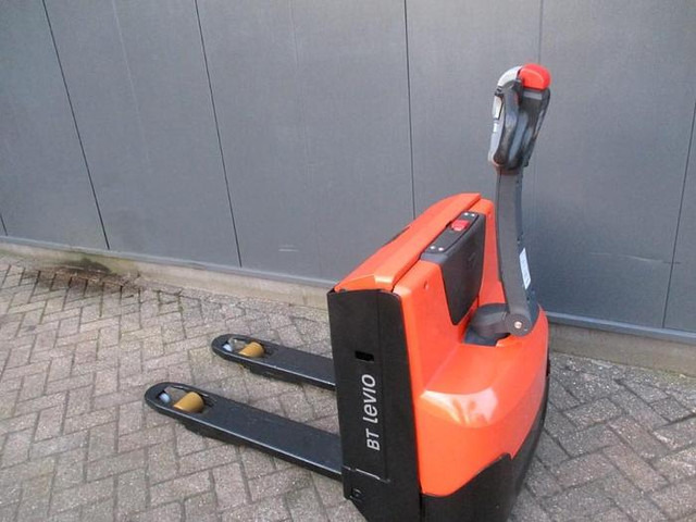 Toyota LWE 140 - Pallet truck: picture 3 Toyota LWE 140 - Pallet truck: picture 3