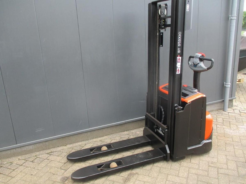 Toyota SWE 120 - Stacker: picture 3 Toyota SWE 120 - Stacker: picture 3