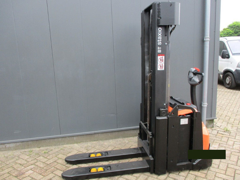 Toyota SWE160L - Pallet truck: picture 2 Toyota SWE160L - Pallet truck: picture 2