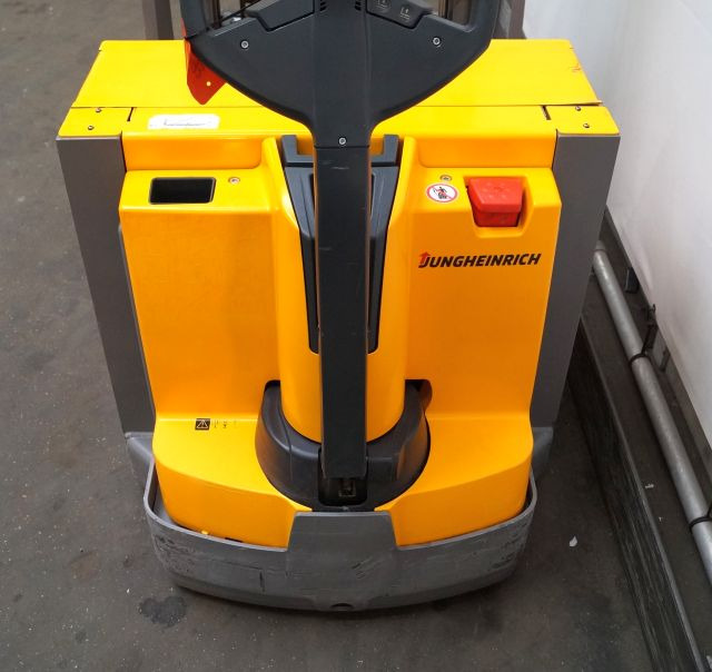 Jungheinrich EJG110 - Stacker: picture 3 Jungheinrich EJG110 - Stacker: picture 3