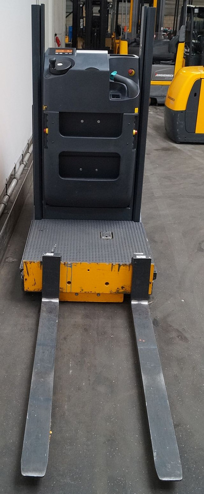 Jungheinrich EKS110L100E - Order picker: picture 5 Jungheinrich EKS110L100E - Order picker: picture 5