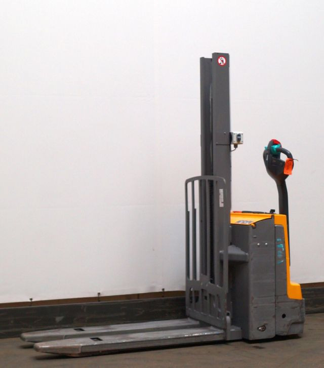 Stacker Jungheinrich EMD118 Li: picture 1