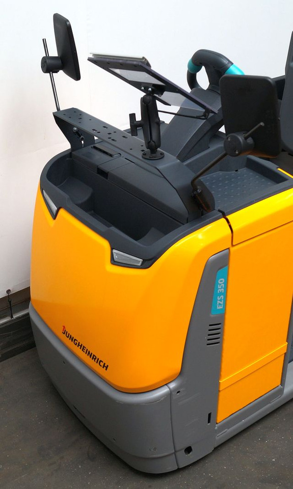 Jungheinrich EZS350 - Tow tractor: picture 3 Jungheinrich EZS350 - Tow tractor: picture 3