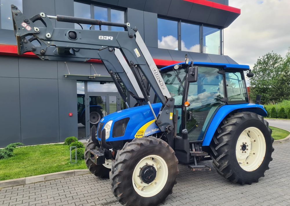 New Holland T5040 - Farm tractor: picture 1 New Holland T5040 - Farm tractor: picture 1