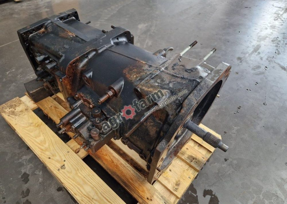 Skrzynia biegów Claas Arion 620 - Gearbox: picture 3 Skrzynia biegów Claas Arion 620 - Gearbox: picture 3
