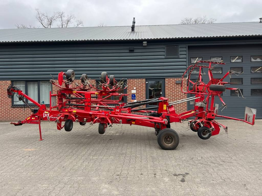 Lely Lotus 1325 - Tedder/ Rake: picture 2 Lely Lotus 1325 - Tedder/ Rake: picture 2