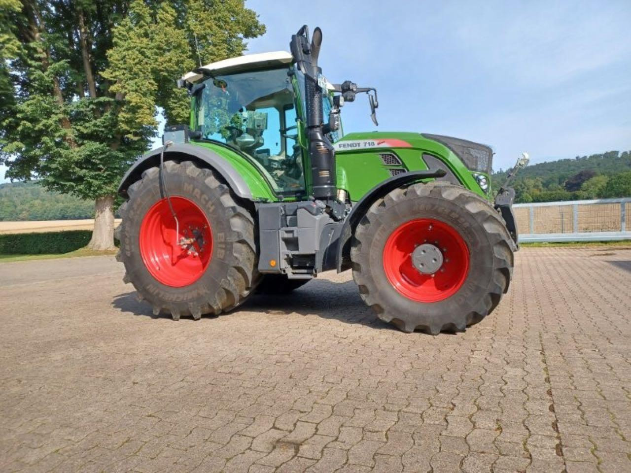 Farm tractor Fendt 718 S4 Vario: picture 13