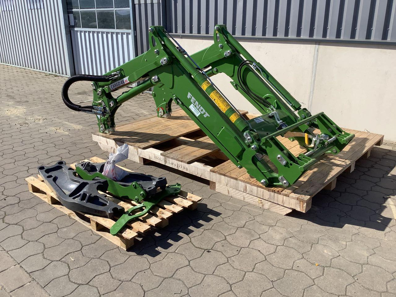 Fendt Cargo 4x80 - Front loader for tractor: picture 3 Fendt Cargo 4x80 - Front loader for tractor: picture 3