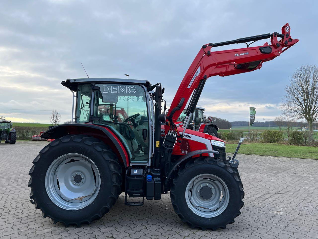 Massey Ferguson 5M.115 Dyna-4 Essential - Farm tractor: picture 2 Massey Ferguson 5M.115 Dyna-4 Essential - Farm tractor: picture 2