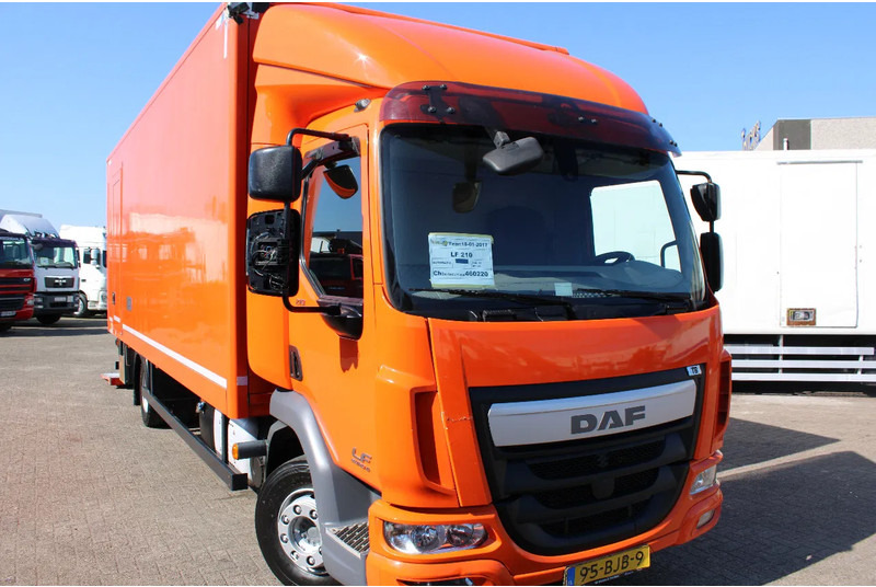 DAF LF 210 + euro 6 + lift + 12t - Box truck: picture 2 DAF LF 210 + euro 6 + lift + 12t - Box truck: picture 2