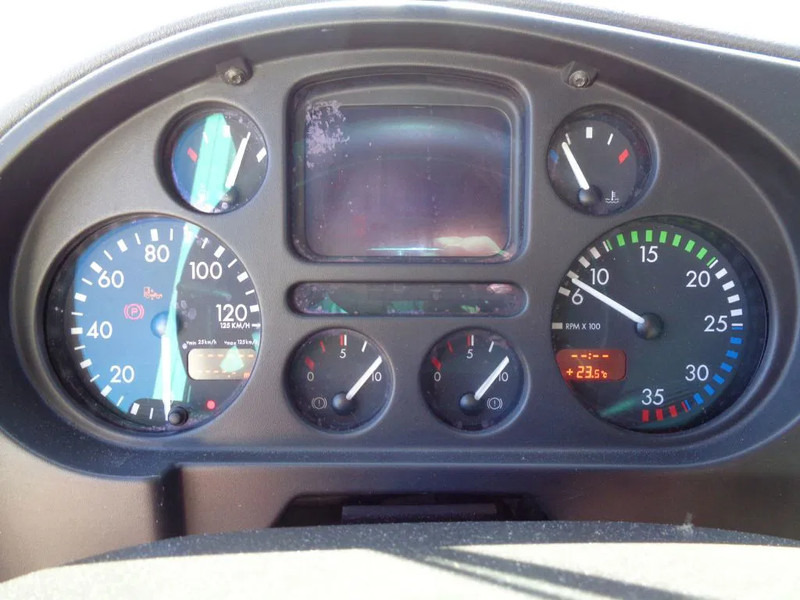 Curtainsider truck DAF LF55.180 + MANUAL + LIFT: picture 16