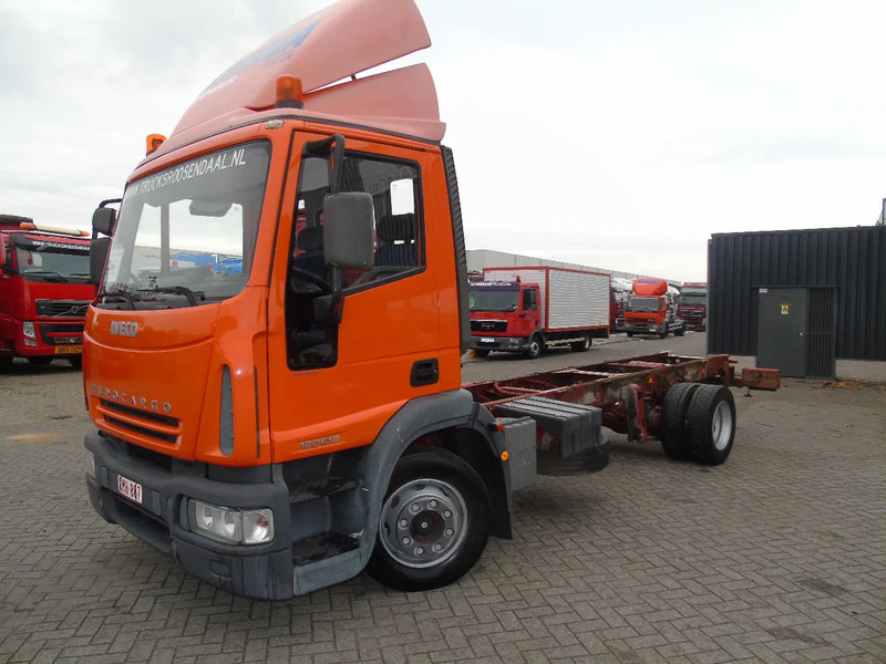 Iveco Eurocargo 120E18 + MANUAL - Cab chassis truck: picture 2 Iveco Eurocargo 120E18 + MANUAL - Cab chassis truck: picture 2