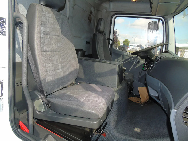 Box truck Mercedes-Benz Atego 1218 + euro 5 + lift: picture 12