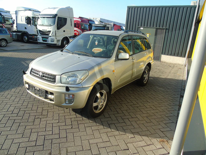 Toyota RAV4 + 4X4 + AUTOMAT + PETROL - SUV: picture 2 Toyota RAV4 + 4X4 + AUTOMAT + PETROL - SUV: picture 2