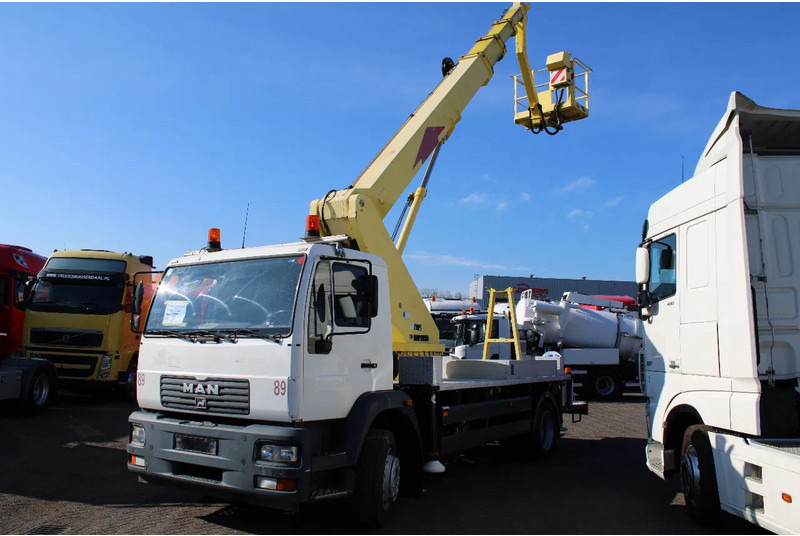 MAN TGL 17.240 + 3PERSON + MANUAL - Truck: picture 2 MAN TGL 17.240 + 3PERSON + MANUAL - Truck: picture 2
