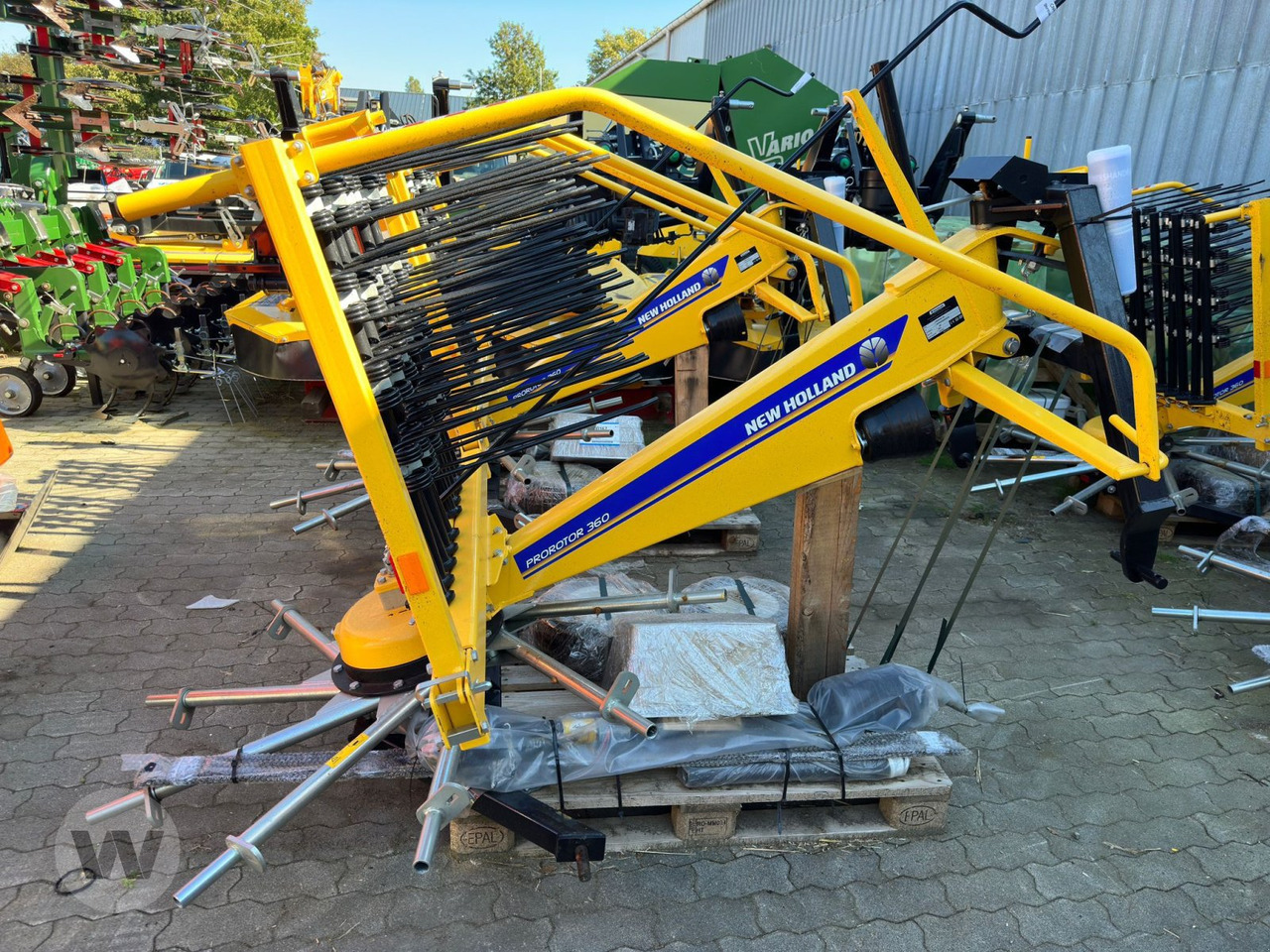 New Holland Prorotor 360 - Tedder/ Rake: picture 1 New Holland Prorotor 360 - Tedder/ Rake: picture 1