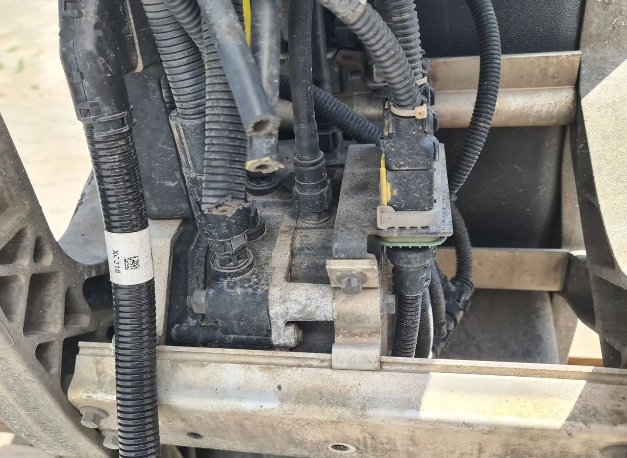 21113468 Volvo FH4 / RENAULT RANGE T truck - AdBlue tank for Truck: picture 5 21113468 Volvo FH4 / RENAULT RANGE T truck - AdBlue tank for Truck: picture 5