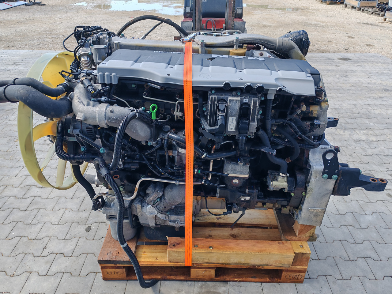 MAN TGX TGS / D2676 LF46 / EURO6 / COMPLETE ENGINE - Engine: picture 4 MAN TGX TGS / D2676 LF46 / EURO6 / COMPLETE ENGINE - Engine: picture 4