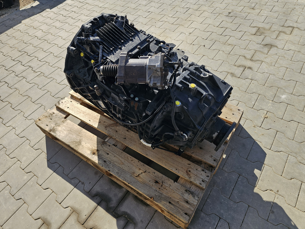 MAN TGX TGS / ZF ASTRONIC 12AS2130TD / COMPLETE - Gearbox: picture 4 MAN TGX TGS / ZF ASTRONIC 12AS2130TD / COMPLETE - Gearbox: picture 4