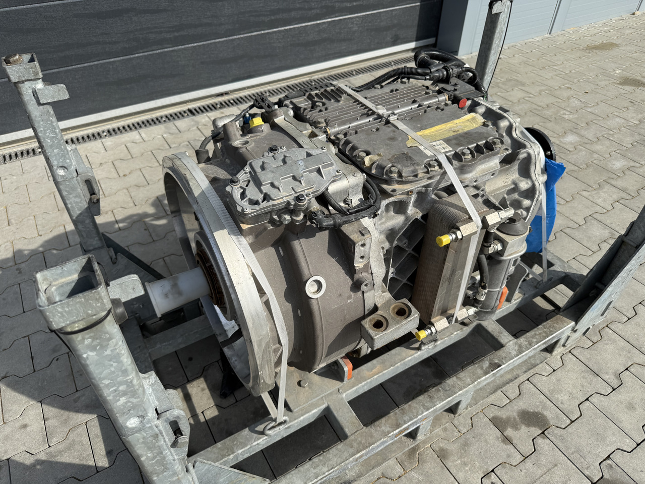 VOLVO BUS HYBRID Automatic gearbox AT2412F electric motor EMDS120 (EMD300B) / NEW - Gearbox for City bus: picture 3 VOLVO BUS HYBRID Automatic gearbox AT2412F electric motor EMDS120 (EMD300B) / NEW - Gearbox for City bus: picture 3