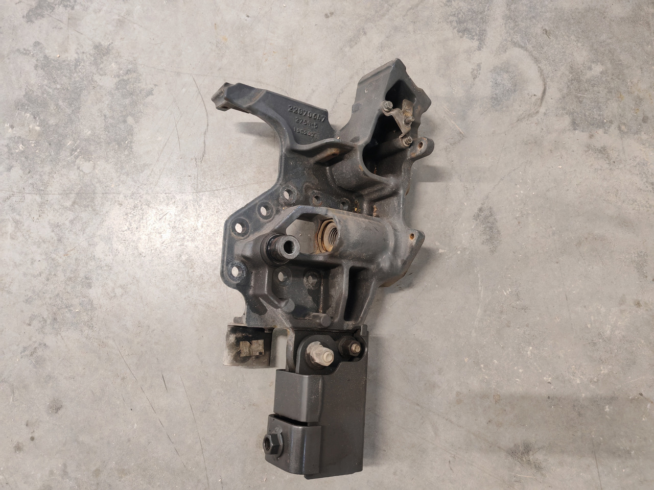 VOLVO FM5 EURO 6 / CABIN SUNSPENSION BRACKET / 22870647 / RIGHT - Frame/ Chassis: picture 2 VOLVO FM5 EURO 6 / CABIN SUNSPENSION BRACKET / 22870647 / RIGHT - Frame/ Chassis: picture 2