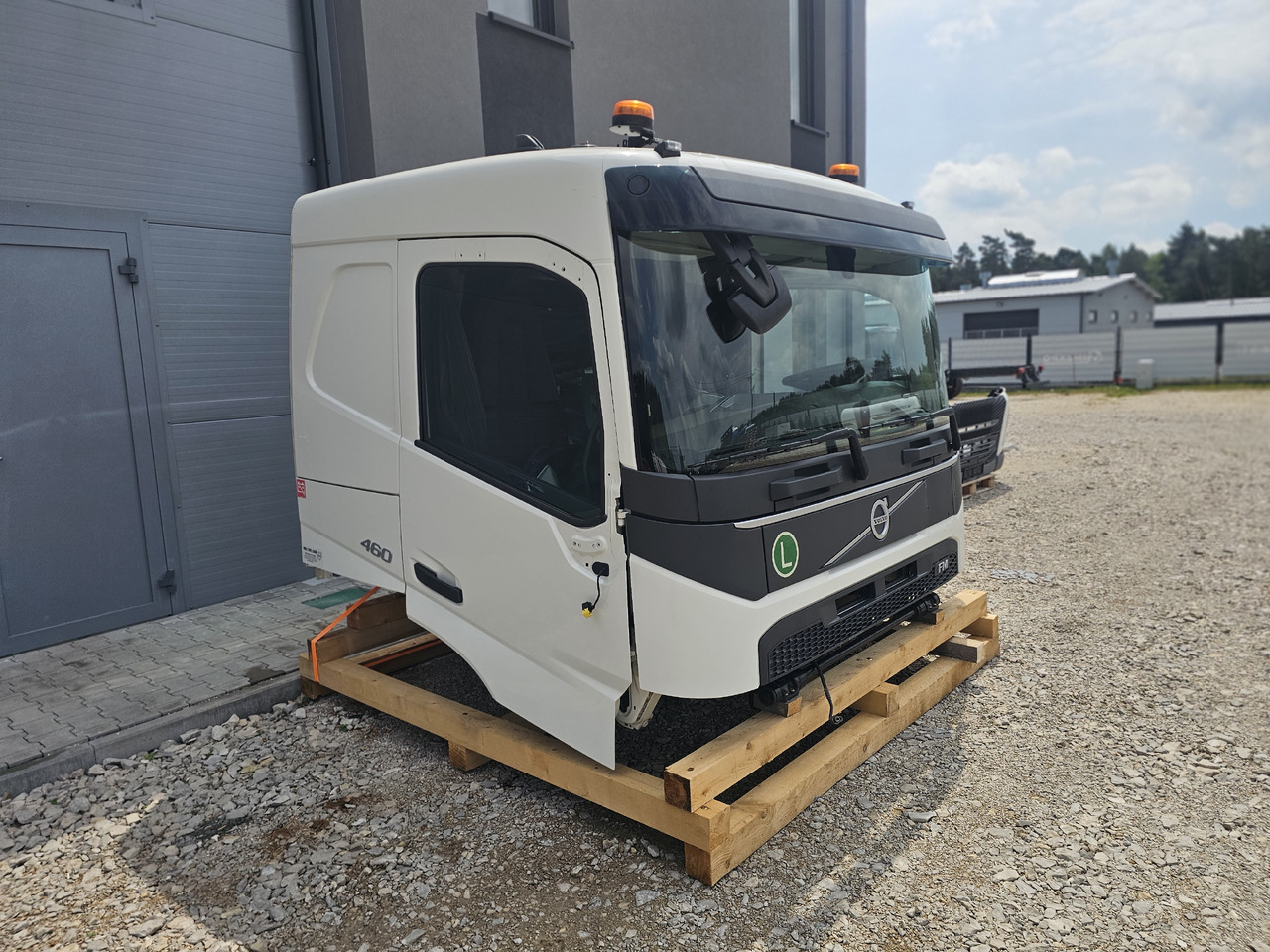 VOLVO FM5 LOW ROOF / L2 H1 / COMPLETE CAB / 2022 - Cab: picture 2 VOLVO FM5 LOW ROOF / L2 H1 / COMPLETE CAB / 2022 - Cab: picture 2