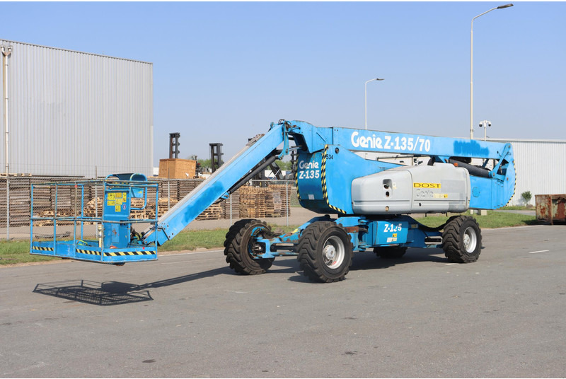 Genie Z135 - Articulated boom: picture 3 Genie Z135 - Articulated boom: picture 3