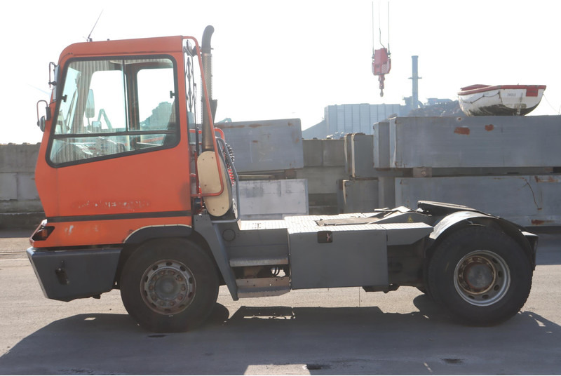 Terberg YT182 - Terminal tractor: picture 4 Terberg YT182 - Terminal tractor: picture 4