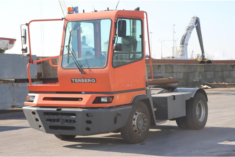 Terberg YT182 - Terminal tractor: picture 3 Terberg YT182 - Terminal tractor: picture 3