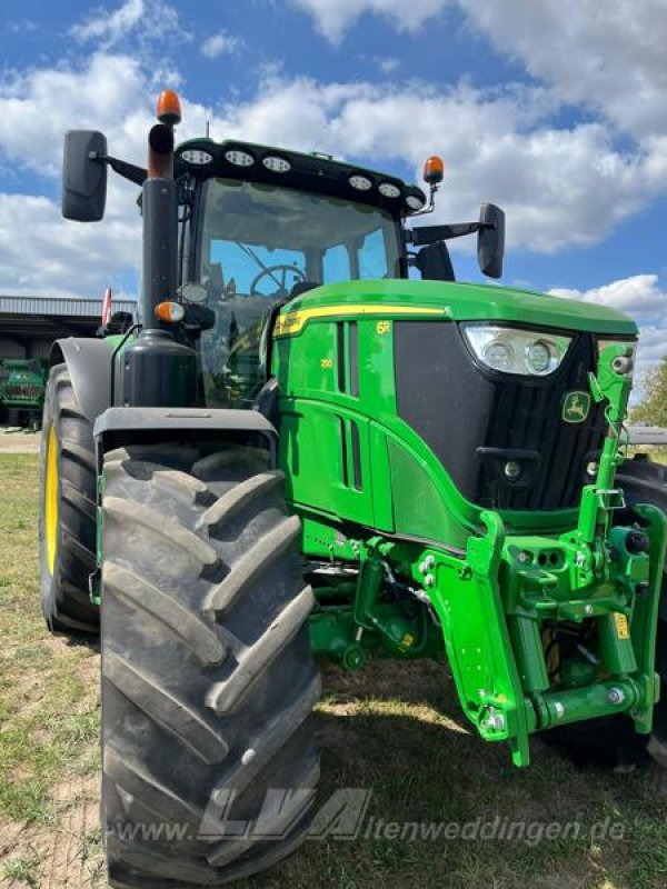 John Deere 6R 250 - Farm tractor: picture 3 John Deere 6R 250 - Farm tractor: picture 3