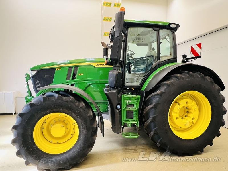 John Deere 6R 250 - Farm tractor: picture 4 John Deere 6R 250 - Farm tractor: picture 4