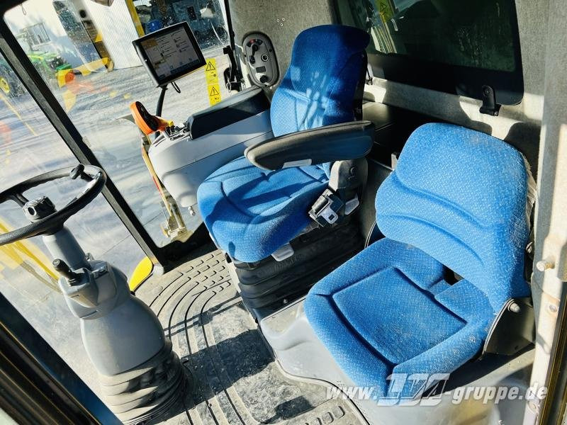 Combine harvester New Holland CR8080: picture 10 Combine harvester New Holland CR8080: picture 10