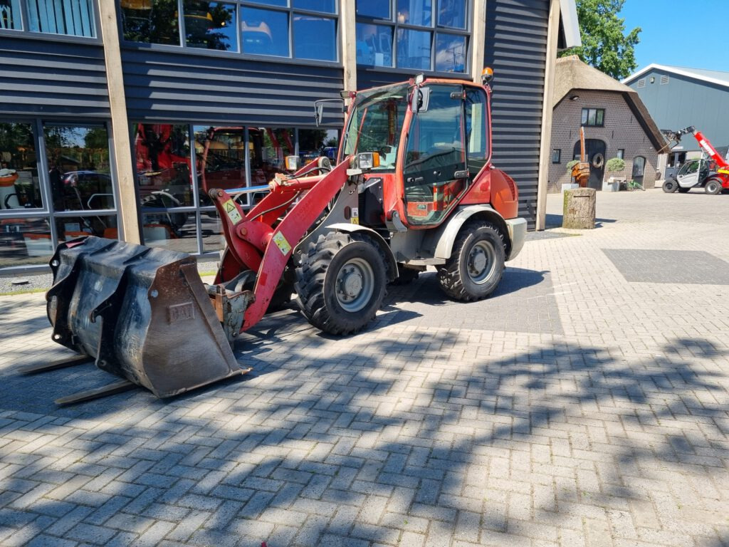 KOMATSU WA70-5 - Wheel loader: picture 2 KOMATSU WA70-5 - Wheel loader: picture 2