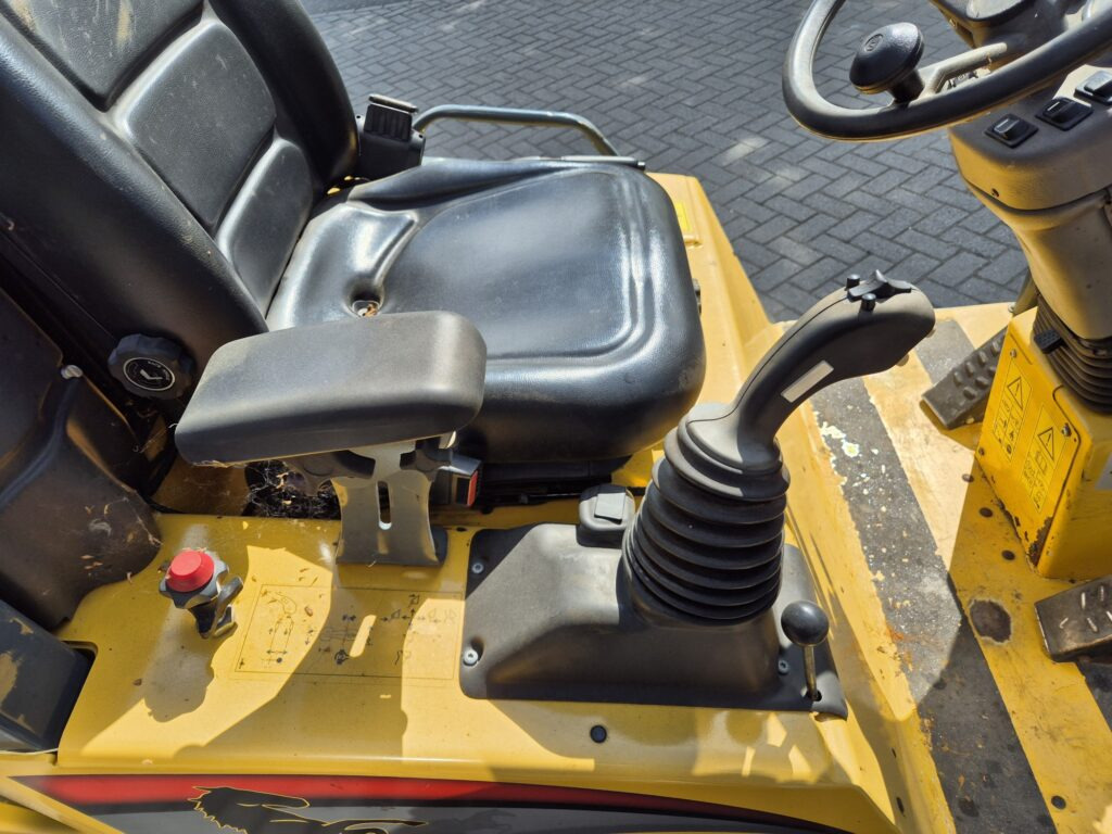 Compact loader MUSTANG AL 306 miniloader: picture 7
