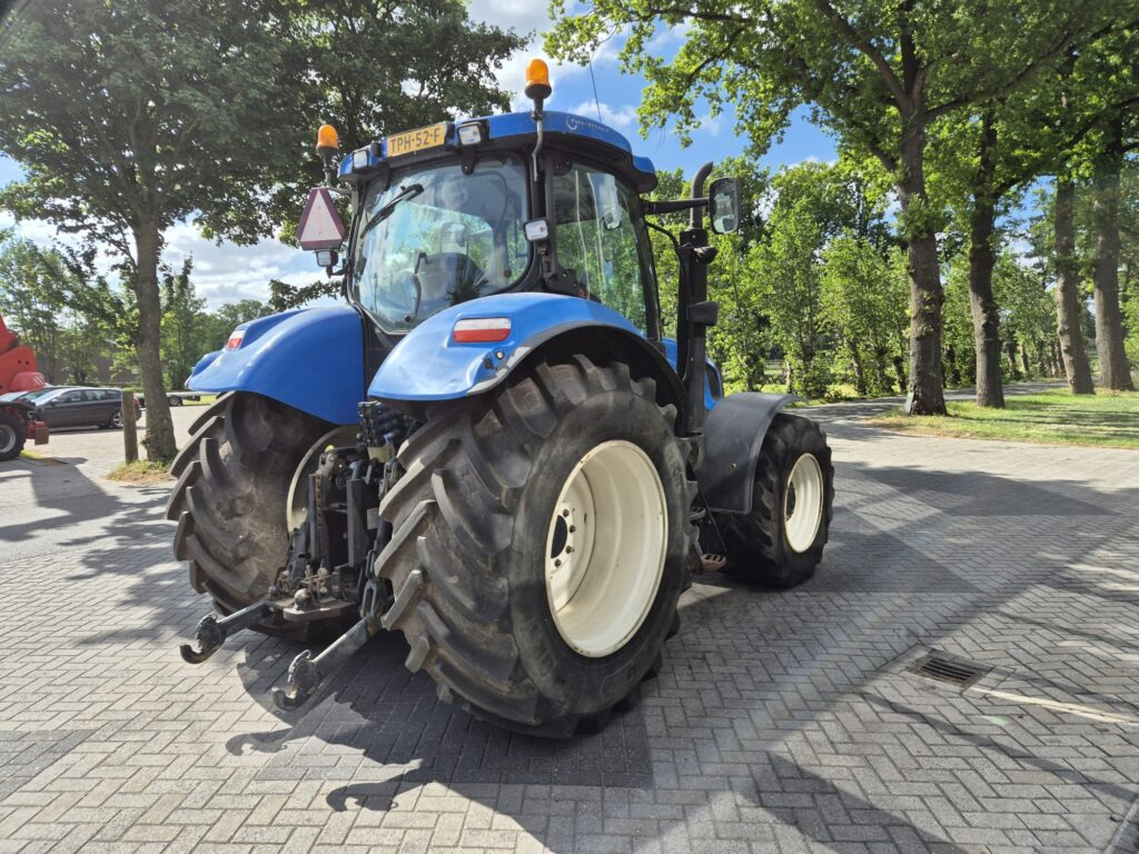 NEW HOLLAND T6080 - Farm tractor: picture 5 NEW HOLLAND T6080 - Farm tractor: picture 5