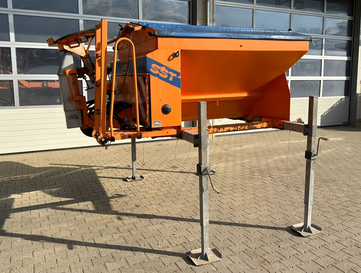 Unimog Salzstreuer Schmidt SST20-TLWH - Sand/ Salt spreader: picture 3 Unimog Salzstreuer Schmidt SST20-TLWH - Sand/ Salt spreader: picture 3