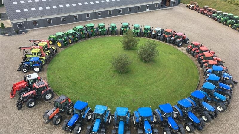 Farm tractor Claas Arion 630C Med frontlift: picture 20