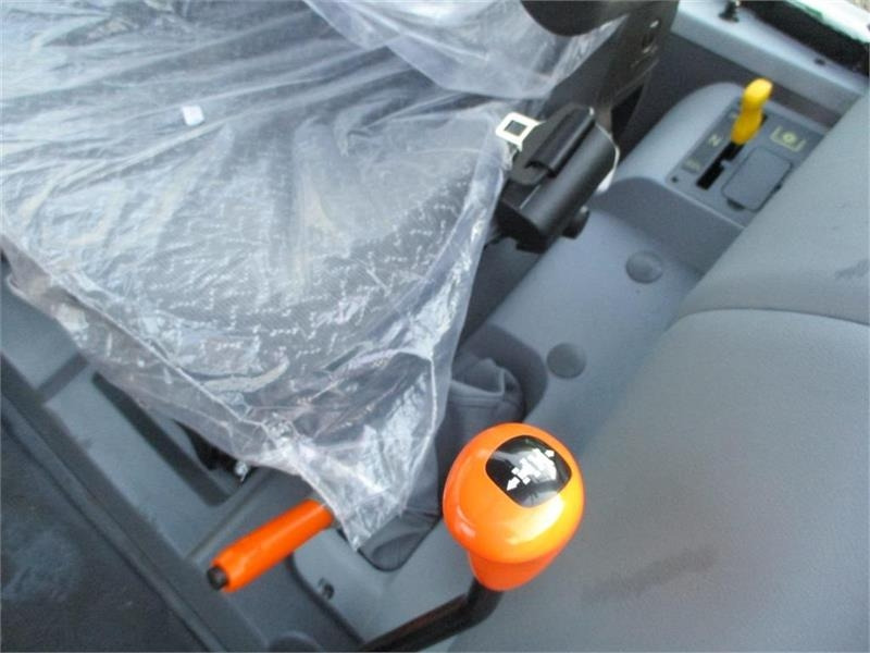 Farm tractor Deutz-fahr Agrofarm 115G with 30F+30R Hi-Lo and CreepGea: picture 7 Farm tractor Deutz-fahr Agrofarm 115G with 30F+30R Hi-Lo and CreepGea: picture 7