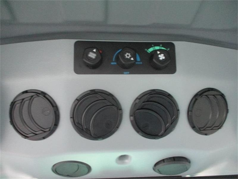 Farm tractor Deutz-fahr Agrofarm 115G with 30F+30R Hi-Lo and CreepGea: picture 11 Farm tractor Deutz-fahr Agrofarm 115G with 30F+30R Hi-Lo and CreepGea: picture 11