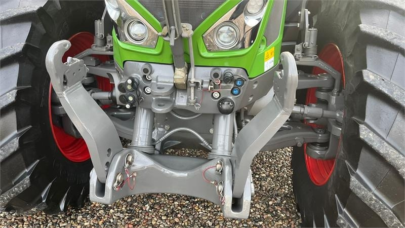 Fendt 933 Vario Profi Plus S4 med frontlift - Farm tractor: picture 4 Fendt 933 Vario Profi Plus S4 med frontlift - Farm tractor: picture 4