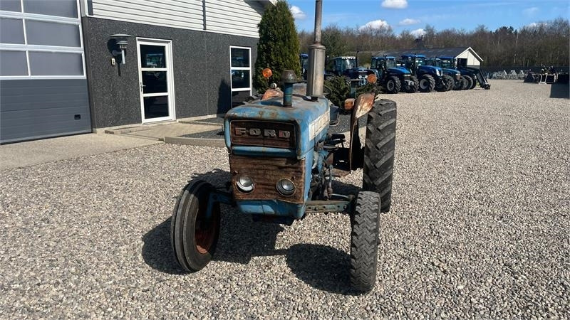 Farm tractor Ford 3000: picture 7