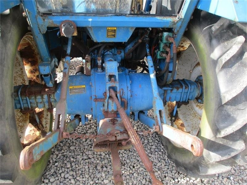 Ford 4610 Med frontlæsser  - Farm tractor: picture 4 Ford 4610 Med frontlæsser  - Farm tractor: picture 4