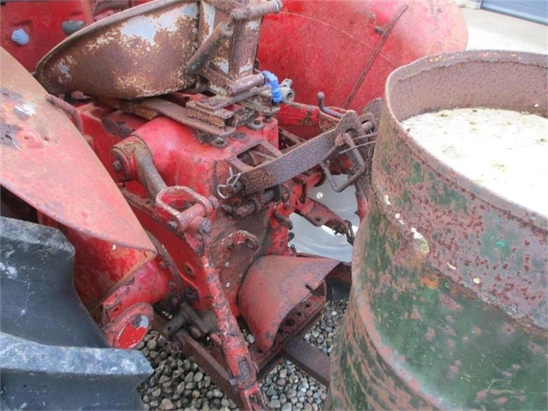 IH 276 Med frontlæsser - Farm tractor: picture 4 IH 276 Med frontlæsser - Farm tractor: picture 4