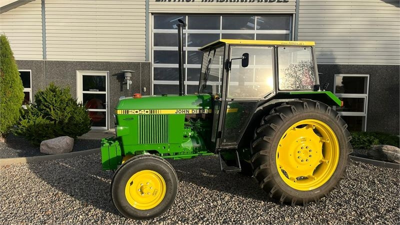 John Deere 2040 Med nye dæk hele vejen rundt - Farm tractor: picture 1 John Deere 2040 Med nye dæk hele vejen rundt - Farm tractor: picture 1