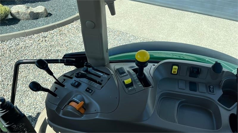 Farm tractor John Deere 5115M Med frontlæsser, som ny: picture 6