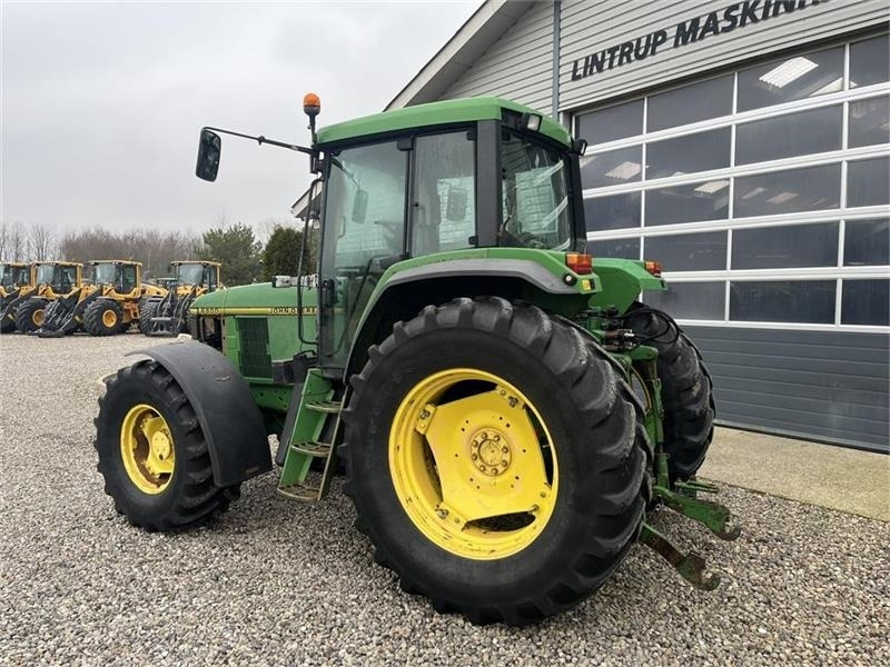 John Deere 6800 Med frontlift. - Farm tractor: picture 3 John Deere 6800 Med frontlift. - Farm tractor: picture 3