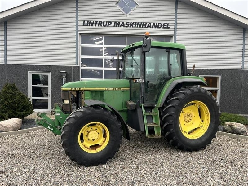 John Deere 6800 Med frontlift. - Farm tractor: picture 1 John Deere 6800 Med frontlift. - Farm tractor: picture 1