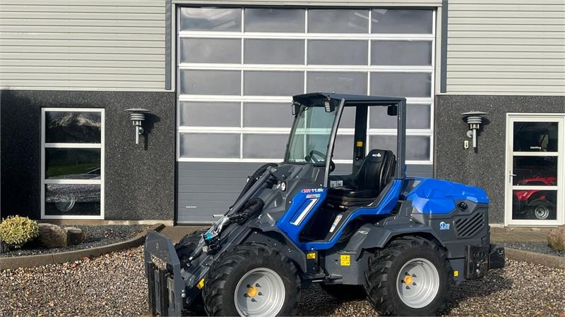 Multione 11.6 k Med pallegafler og multiskovl - Compact loader: picture 1 Multione 11.6 k Med pallegafler og multiskovl - Compact loader: picture 1