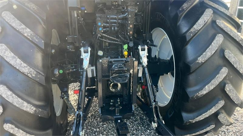 New Holland T6.165 AutoCommannd med frontlift  - Farm tractor: picture 5 New Holland T6.165 AutoCommannd med frontlift  - Farm tractor: picture 5